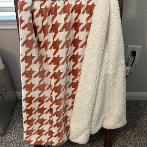 Threshold Houndstooth Throw Blanket in Orange and Cream